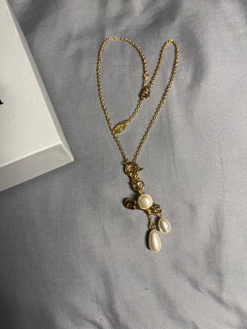 Vivienne Westwood Claude Small Gold-tone Pearl Teardrops Necklace - Picture 7 of 9